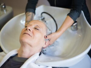 La MENOPAUSA come influisce sui capelli?